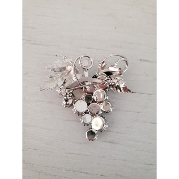 Vintage Silver Tone Violet and Pink Grape Cluster Brooch & Earrings Set - Picture 4 of 8